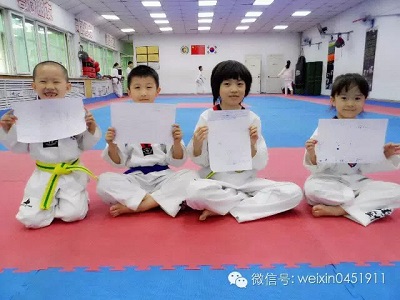 从跆拳道豆丁到小小男子汉