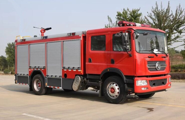 8294东风多利卡D9型7吨水罐泡沫消防车