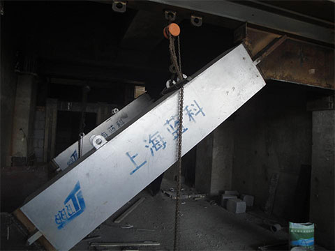 2012年2月太原萬達廣場屈曲約束支撐安裝工程