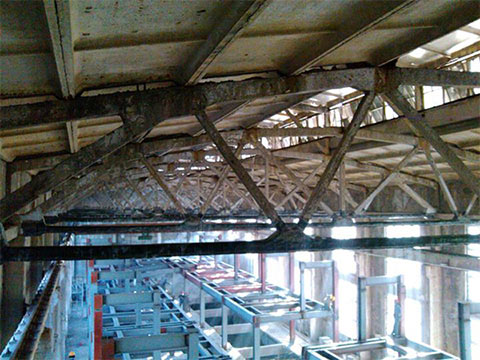 2012年11月榆社化工廠廠房屋架下弦桿碳纖維加固