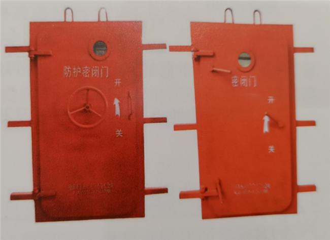 避難硐室門