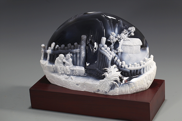 姐弟情深 -2018年中国玉石雕刻天工奖铜奖，2018年中国玉石雕刻红玛瑙杯金奖 (1)