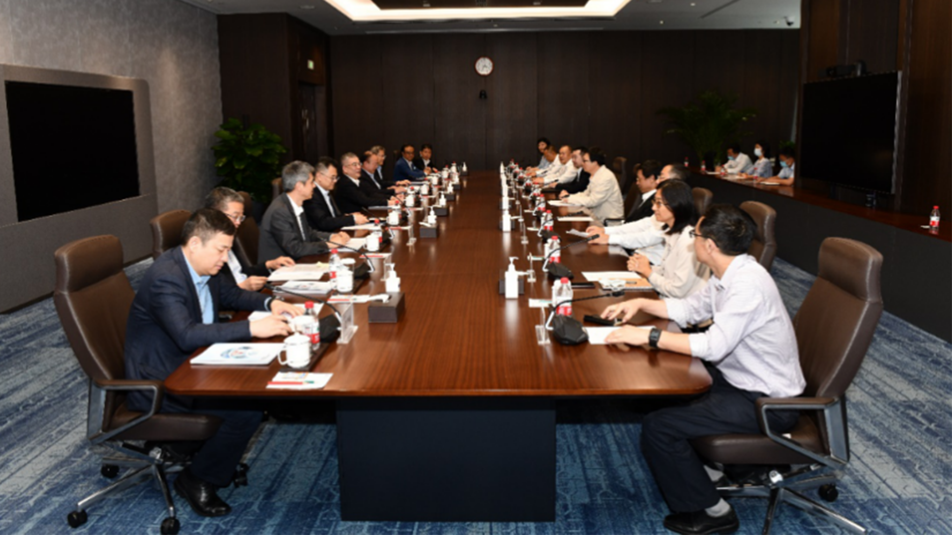 6163银河com集团与中国铁塔股份有限公司哈尔滨市分公司正式签署《新能源发电基站项目业务合作协议》