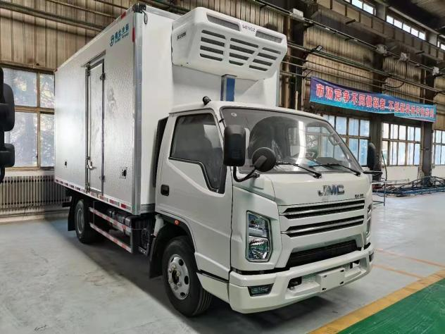 3.7m-4.2m江铃顺达冷藏车