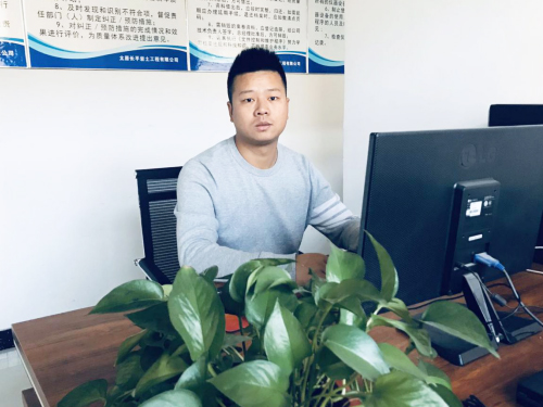          邱大鹏