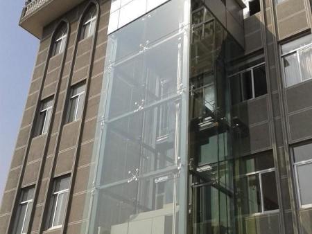 醫大二院家屬區舊樓改造電梯井玻璃
