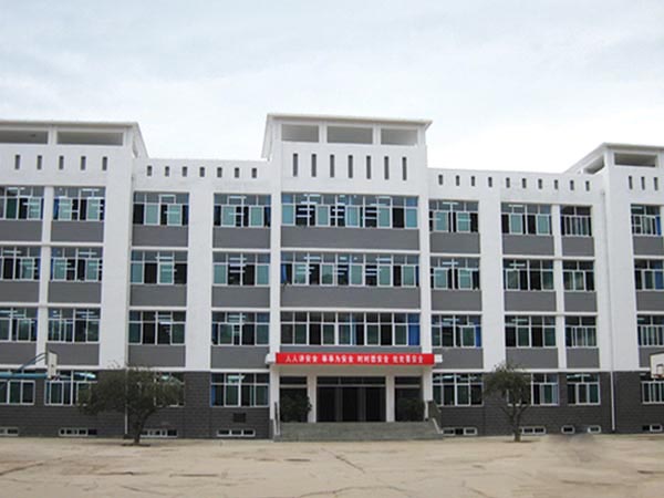 与山西宏图合作的临汾市第四中学教学楼