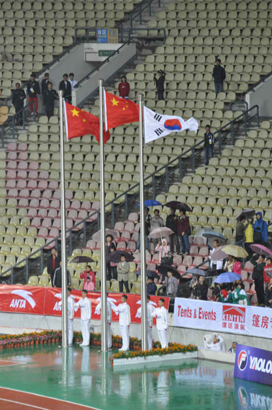 广州奥体中心360度旋转控制颁奖旗