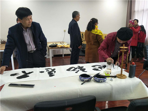开展书法读书活动