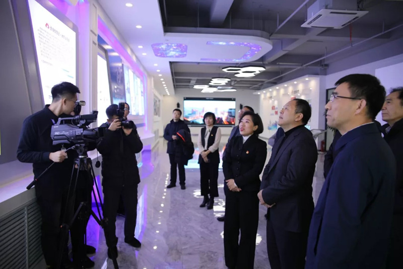 哈尔滨市委副书记、市长孙喆走进龙采点赞多项技术产品与成果