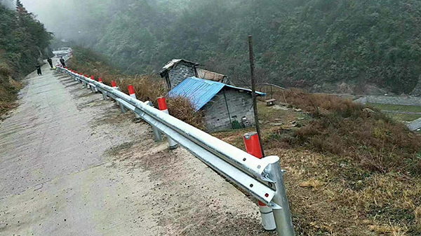 乡村道路护栏