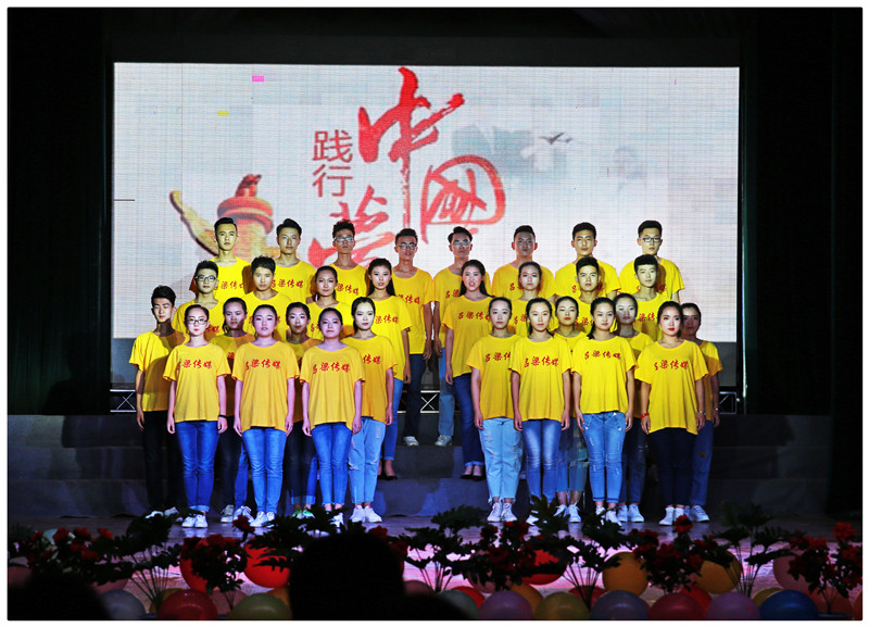 播音五班集体朗诵