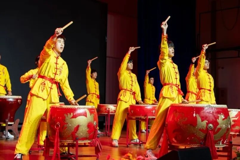 【人文明德】龙狮欢腾，礼乐相随｜第二届“十八而志 未来可期”毕业生国风成人礼圆满落幕