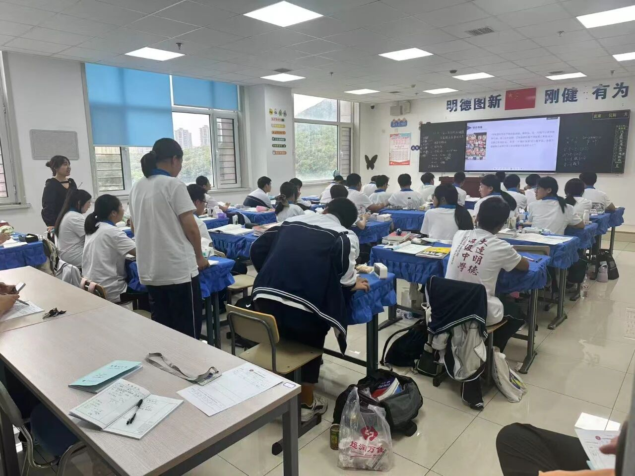 【明德教研】聚焦课堂,异构生辉 | 高一年级开展“同课异构”教学研讨活动