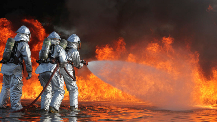 不要将孩子独留家中 防止因玩火酿成火灾