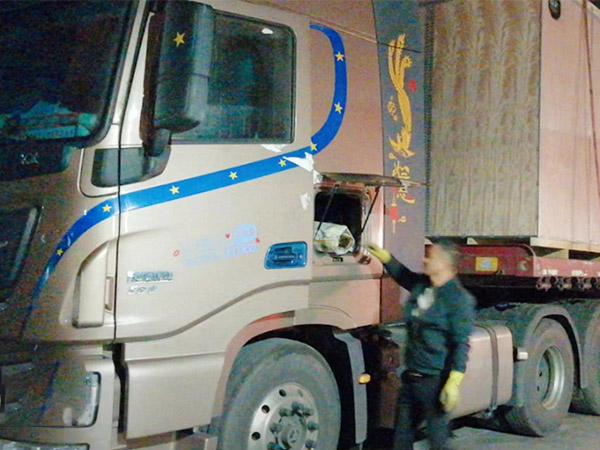 大型平板车