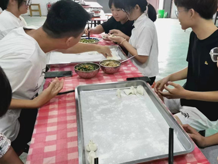 包饺子活动