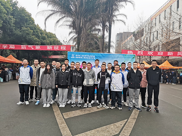 2018级我校升入中核职业学院的学生合影