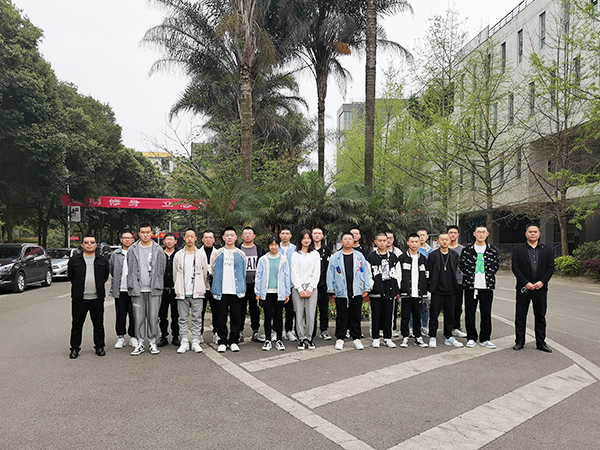 2019级我校升入中核职业学院的学生合影