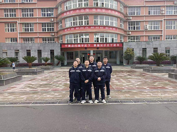 2017级我校升入中核职业学院学生就业前的合影