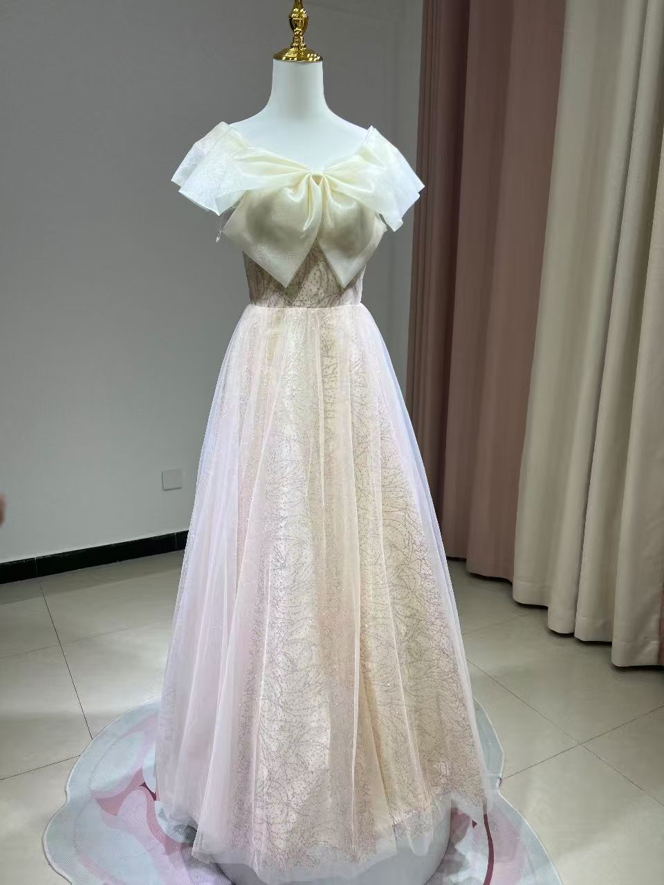 太原市小店区格力礼服，礼仪服装，钢琴服装，毕业季服装出租租赁，欢迎大家咨询留言