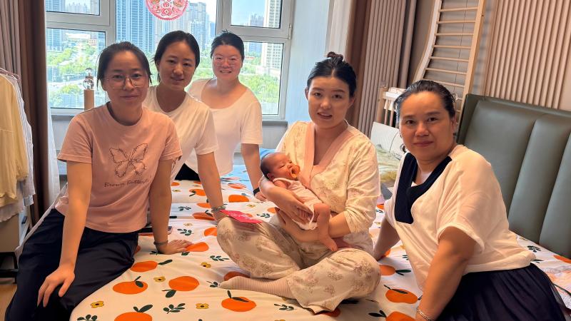 慰问生育女职工 传递温暖与关怀