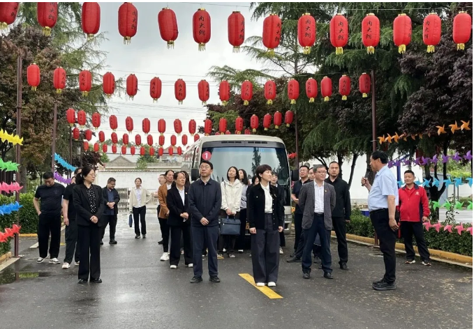 市、縣領(lǐng)導(dǎo)蒞臨晉星集團(tuán)調(diào)研并開展聯(lián)合黨日活動(dòng)