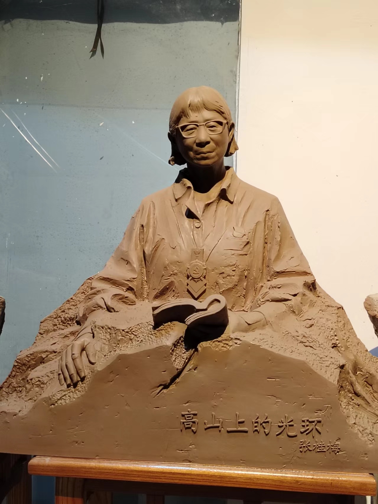 20至50厘米人物陶瓷雕塑私人定制及不銹鋼鑄銅材質(zhì)雕塑私人定制保像，不像不要錢