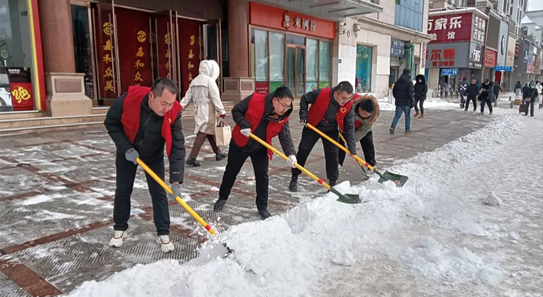 扫雪除冰，青年律师志愿者在行动