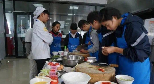教育部发文：9月起中小学生要学煮饭炖汤、修理家电、种菜养禽