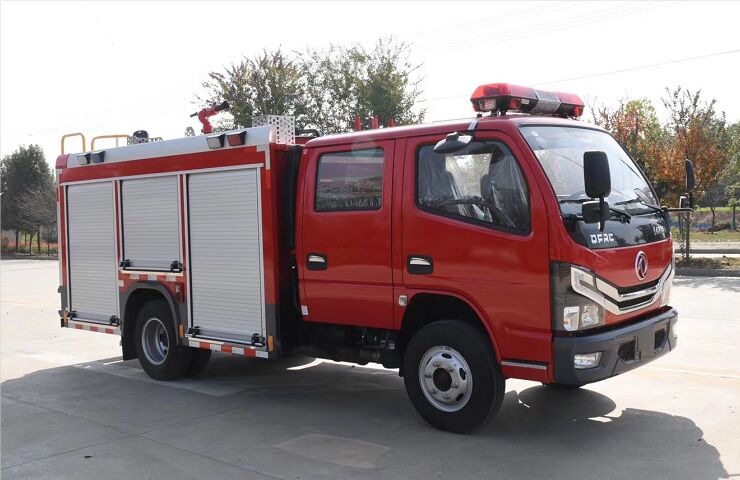 7504国六东风多利卡2-3吨水罐消防车