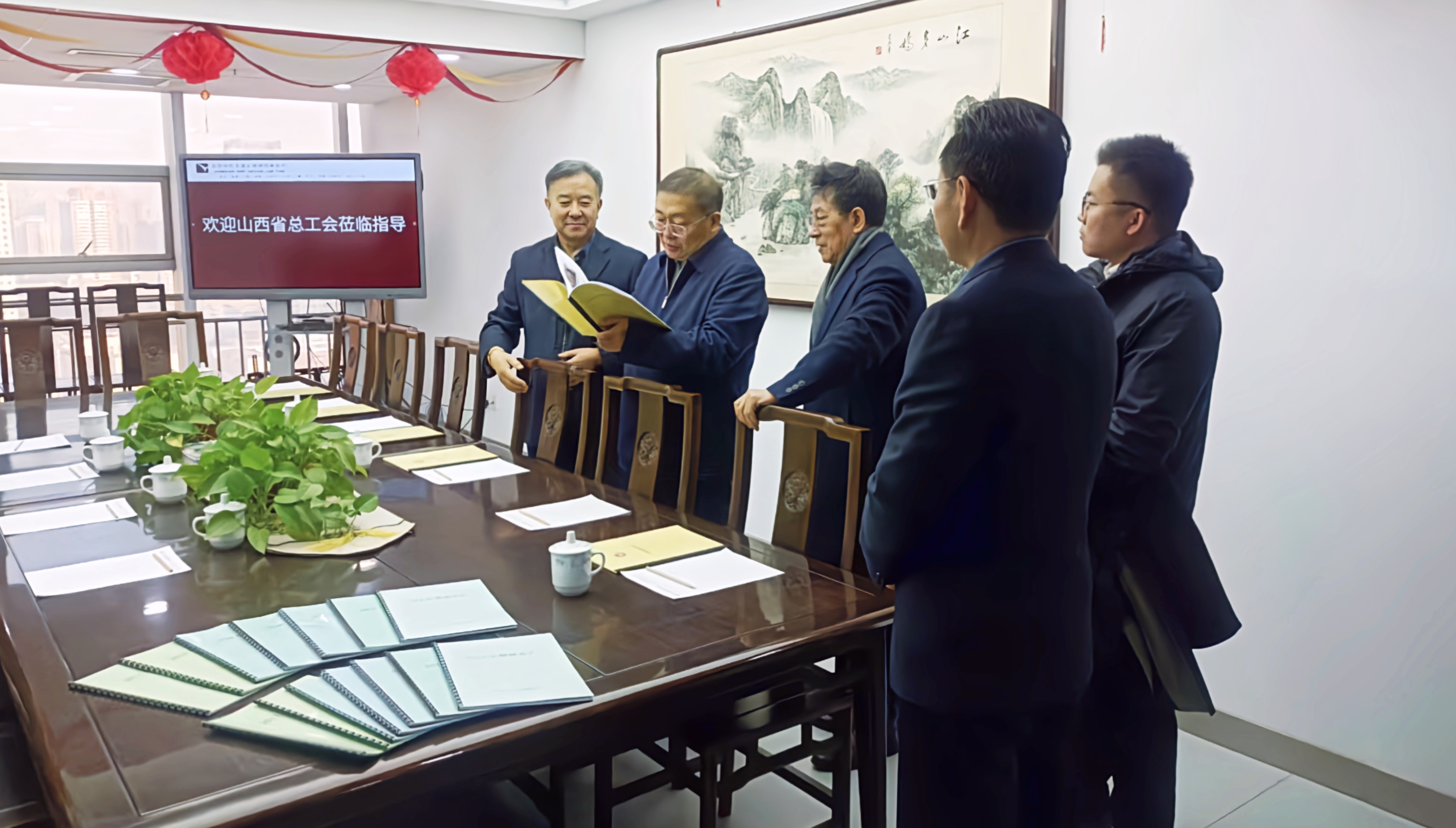 简讯 | 山西省总工会党组书记梁敬华一行到我所走访慰问