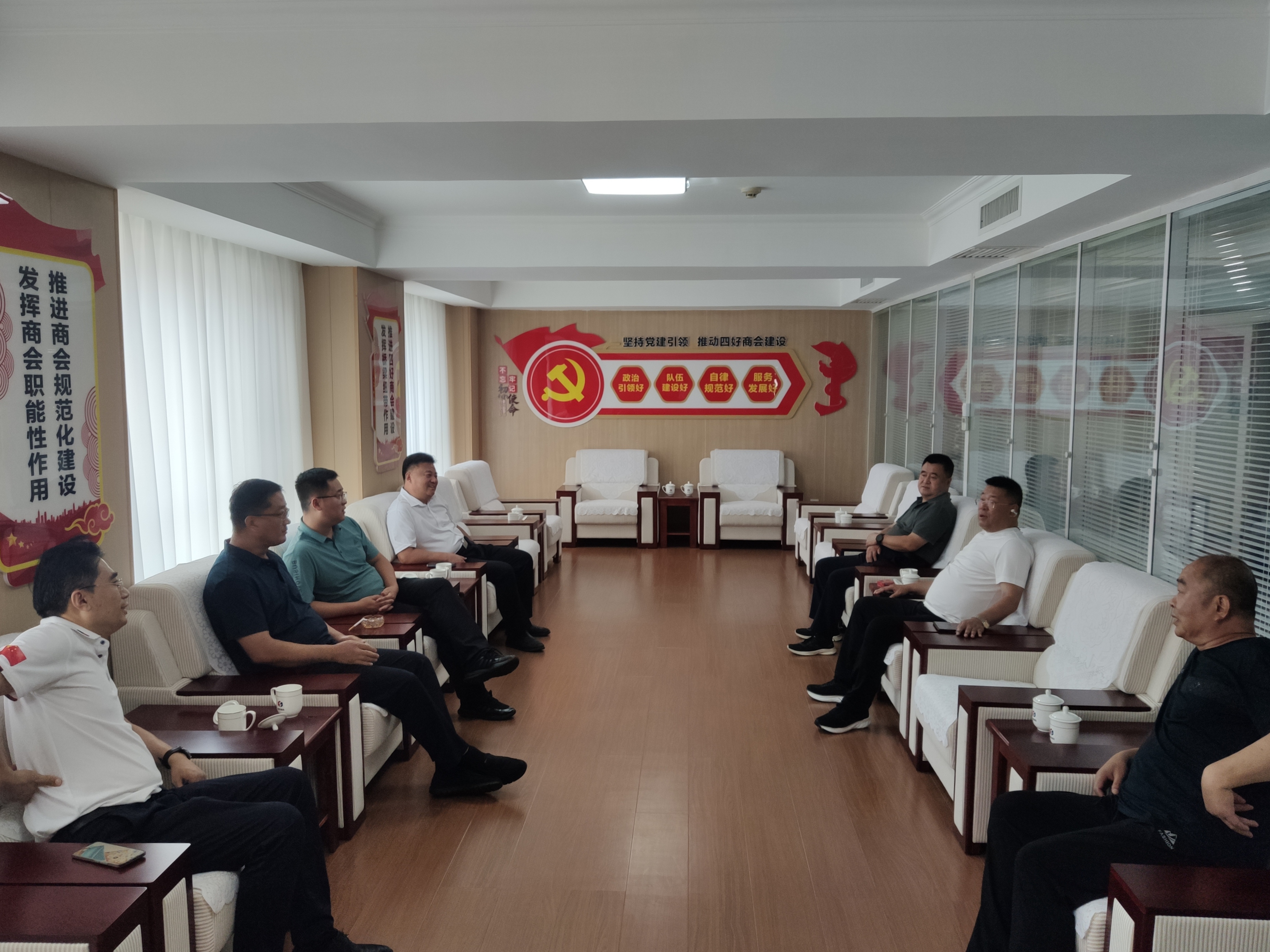 熱烈歡迎肥城市安駕莊鎮領導蒞臨山西泰肥建設集團有限公司