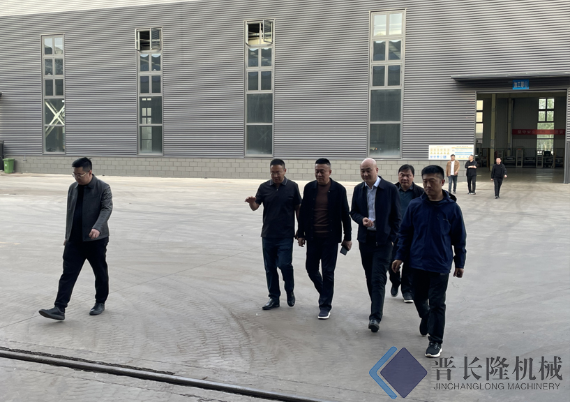 客戶(hù)參觀(guān)廠(chǎng)區(qū)車(chē)間