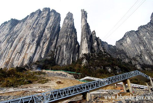 恩施大峡谷申龙观光扶梯