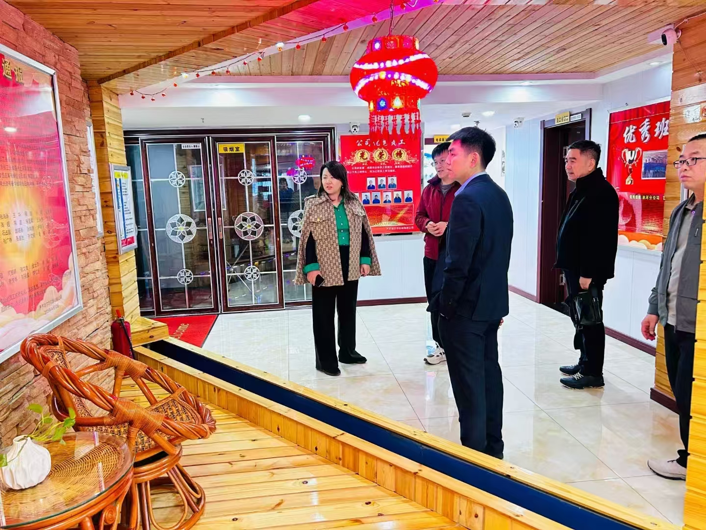 诚挚欢迎沈阳三洋电梯有限公司王董事长一行4人莅临齐齐哈尔市杭奥电梯公司参观交流,相互学习!