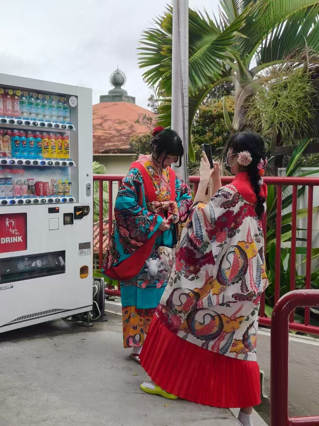 齐齐哈尔市杭奥电梯公司第二批赴日本冲绳旅游员工和家属开心快乐!