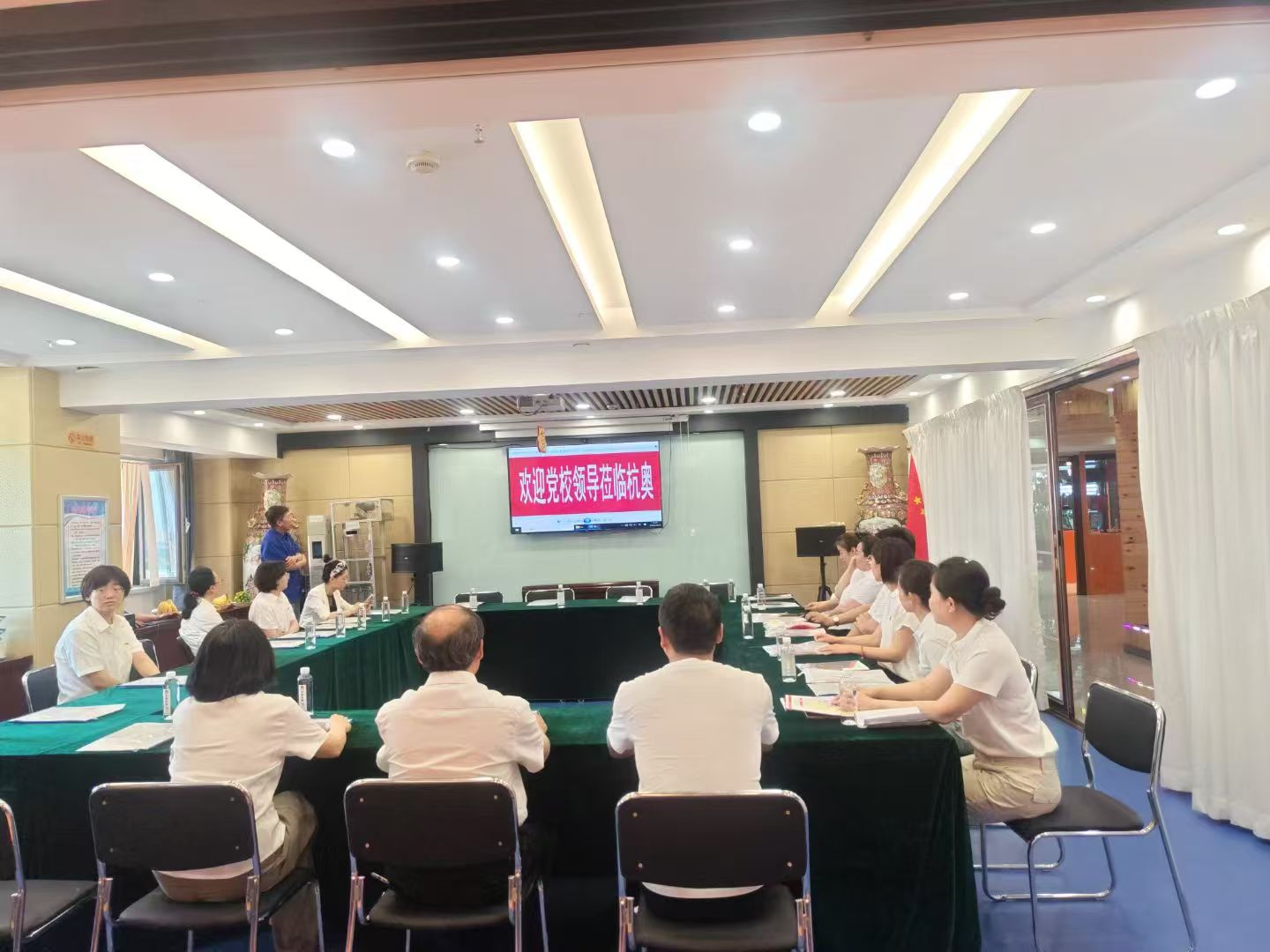 诚挚欢迎齐齐哈尔市委党校领导一行莅临齐齐哈尔市杭奥电梯公司参观交流!