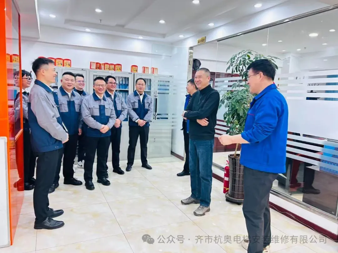 热烈欢迎申龙电梯袁强董事长率领核心团队再次莅临齐市杭奥电梯公司参观交流！齐齐哈尔杭奥电梯公司和苏州申龙电梯厂是电梯界代理商和电梯厂深度合作的典范！