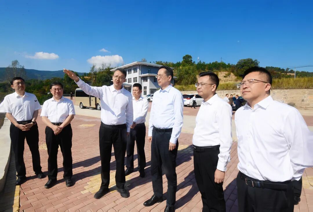 吕梁市委书记李云峰一行莅临我司调研指导，为“吕粮山猪”品牌高质量发展鼓劲赋能