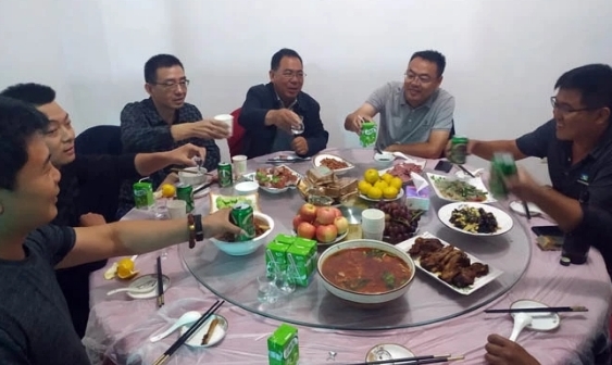 他乡看月圆 同聚铁军情