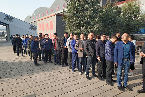 小小善举济困忧，大爱无疆暖人心