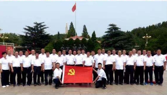 集团党员参加市城市管理系统“不忘初心、牢记使命”主题党日活动