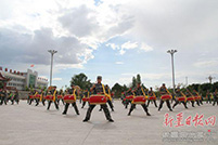 媒体报道：威风锣鼓敲响边境团场职工集结号