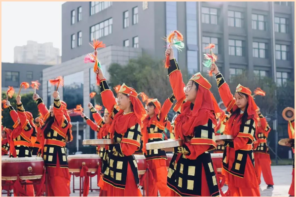 超然！《军威战鼓》响彻校园—我院24级非遗专业学生鼓乐队成功首演