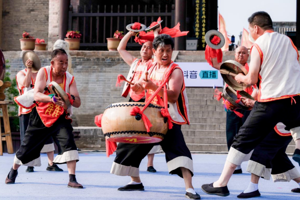 临汾搞文旅已经next  level了    千年非遗卷进直播PK赛道