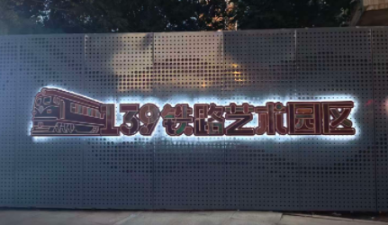 光影定格城市记忆  镜头致敬家国情怀