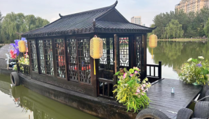 船行碧波上，人在畫中游：晉商公園荷塘 景觀再升級(jí)