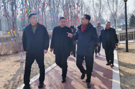 爆竹聲中辭舊歲 新年伊始送溫情