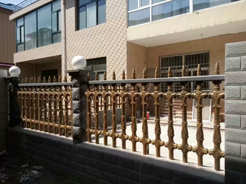 水泥圍欄